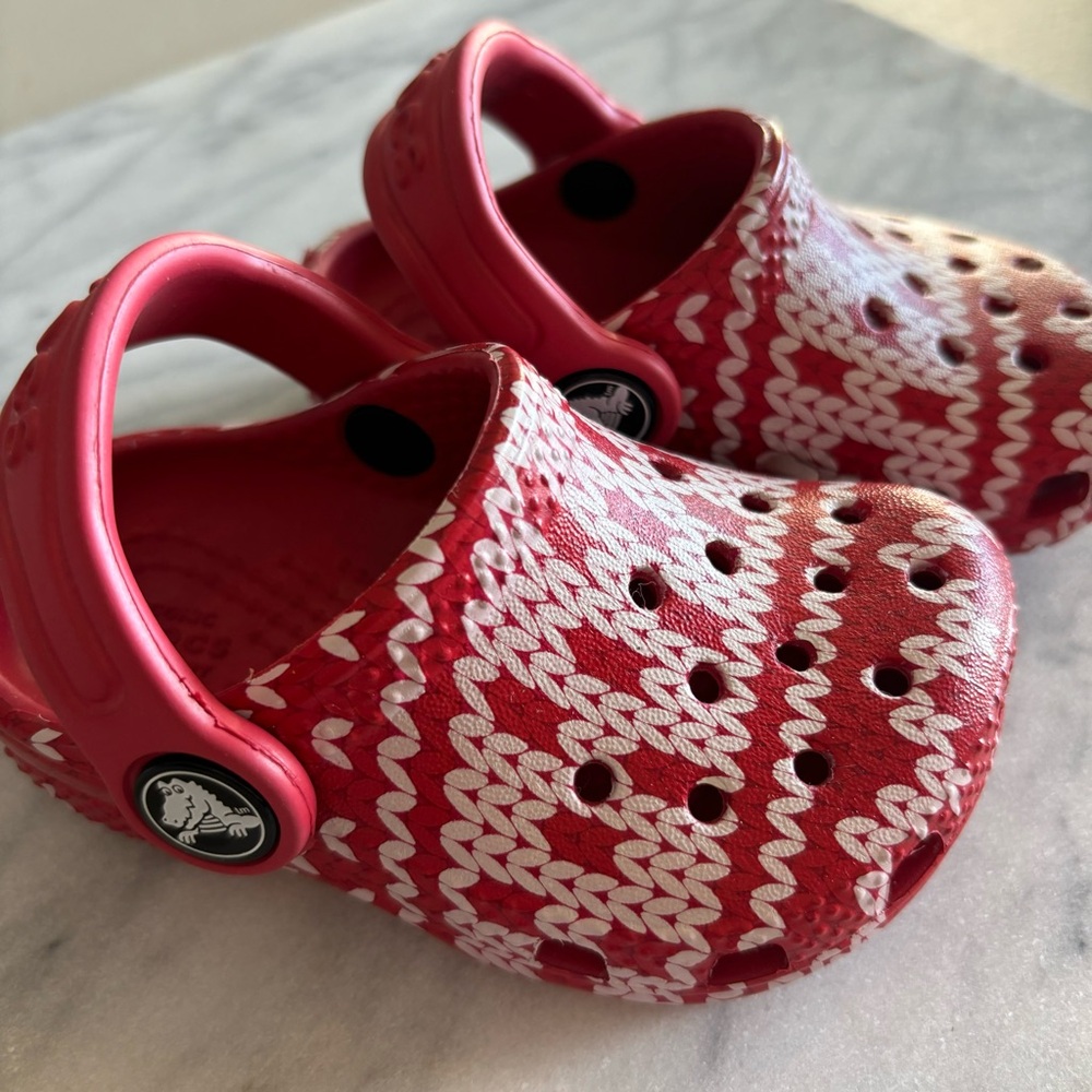 NWOT Crocs Kids C4 Holiday Sweater Crocs